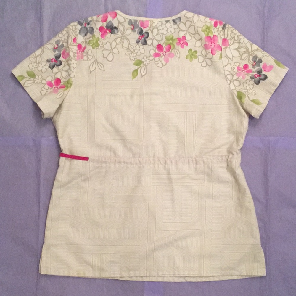 Cherokee Runway Floral Scrub Top Size Medium - Picture 2 of 3